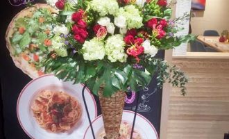 開店祝いのお祝いスタンド花