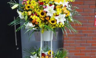 ヒマワリ入りのスタンド花