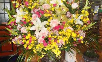 港区のナイトラウンジ様へスタンド花