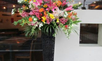 兵庫県神戸市へご移転祝いのスタンドフラワー